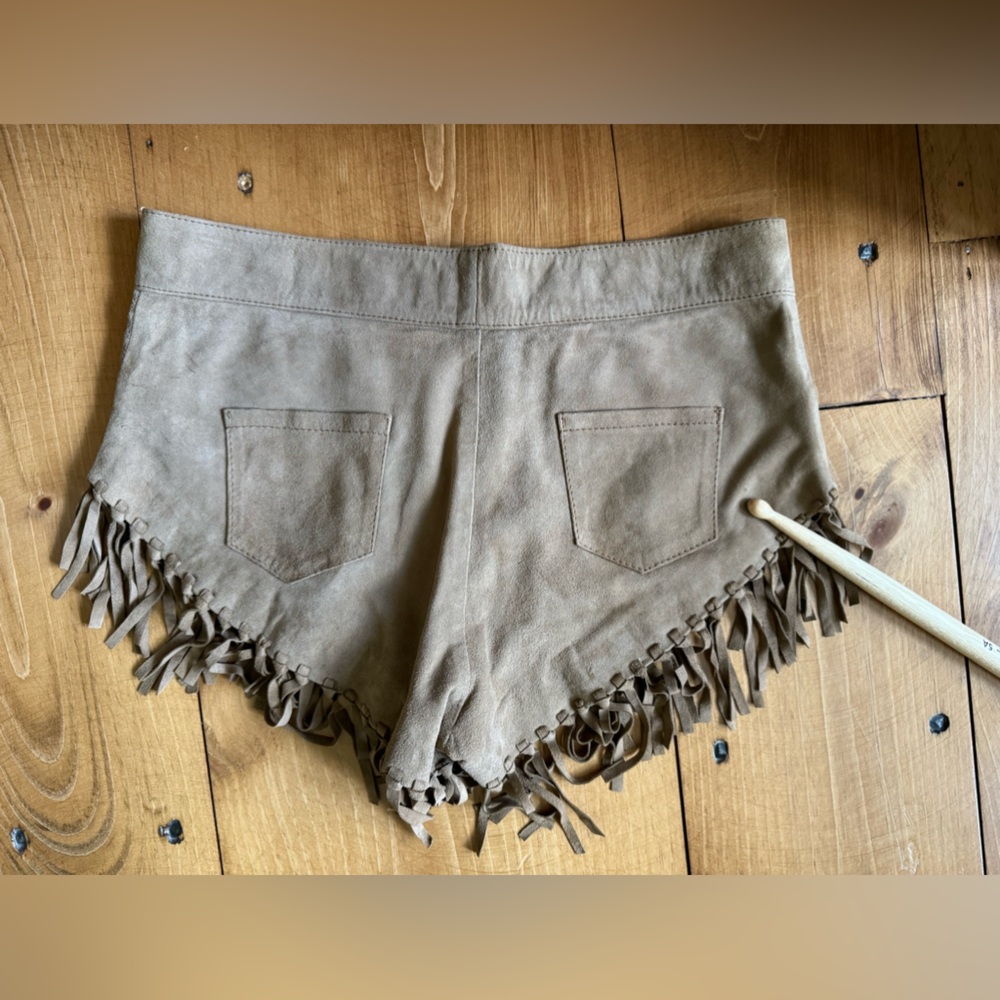 Rare Spell & The Gypsy Cowboy Dreams Suede Fringe Shorts Size 8 - Picture 16 of 16
